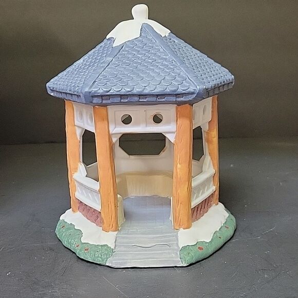 ST. NICHOLAS SQUARE TOWN SQUARE CHRISTMAS VILLAGE GAZEBO - Picture 2 of 7